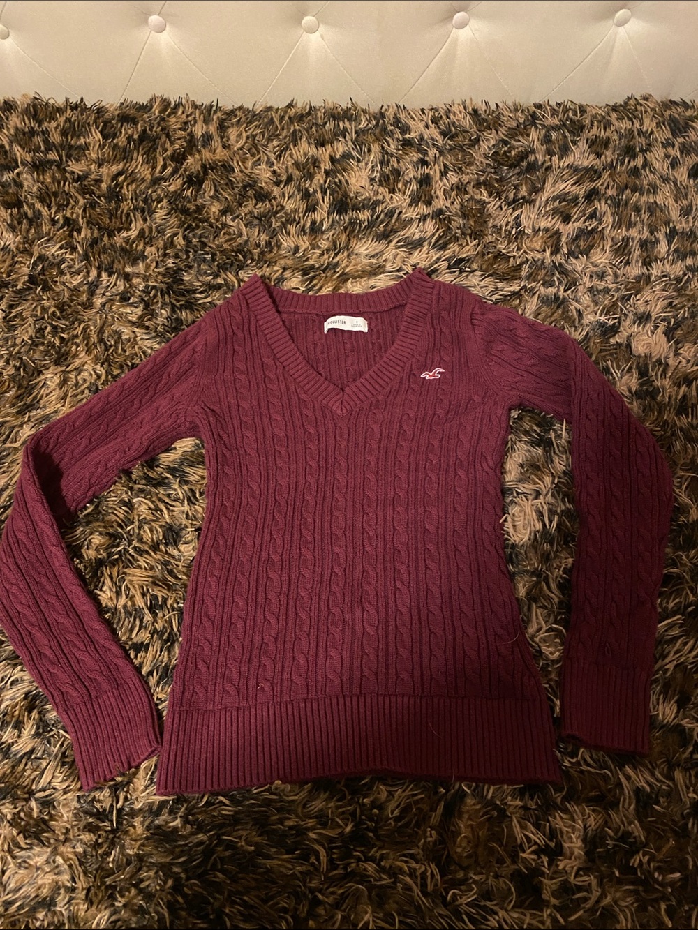 Hollister Women's Cable V-Neck Sweater - Maroon
